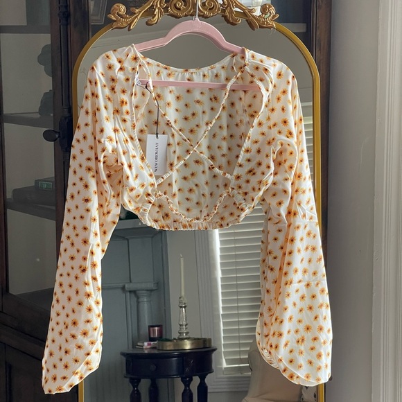 NWT WeWoreWhat Ditsy Billow Sleeve Boho Floral Daisy Cropped Open Back Blouse XS - Picture 6 of 7